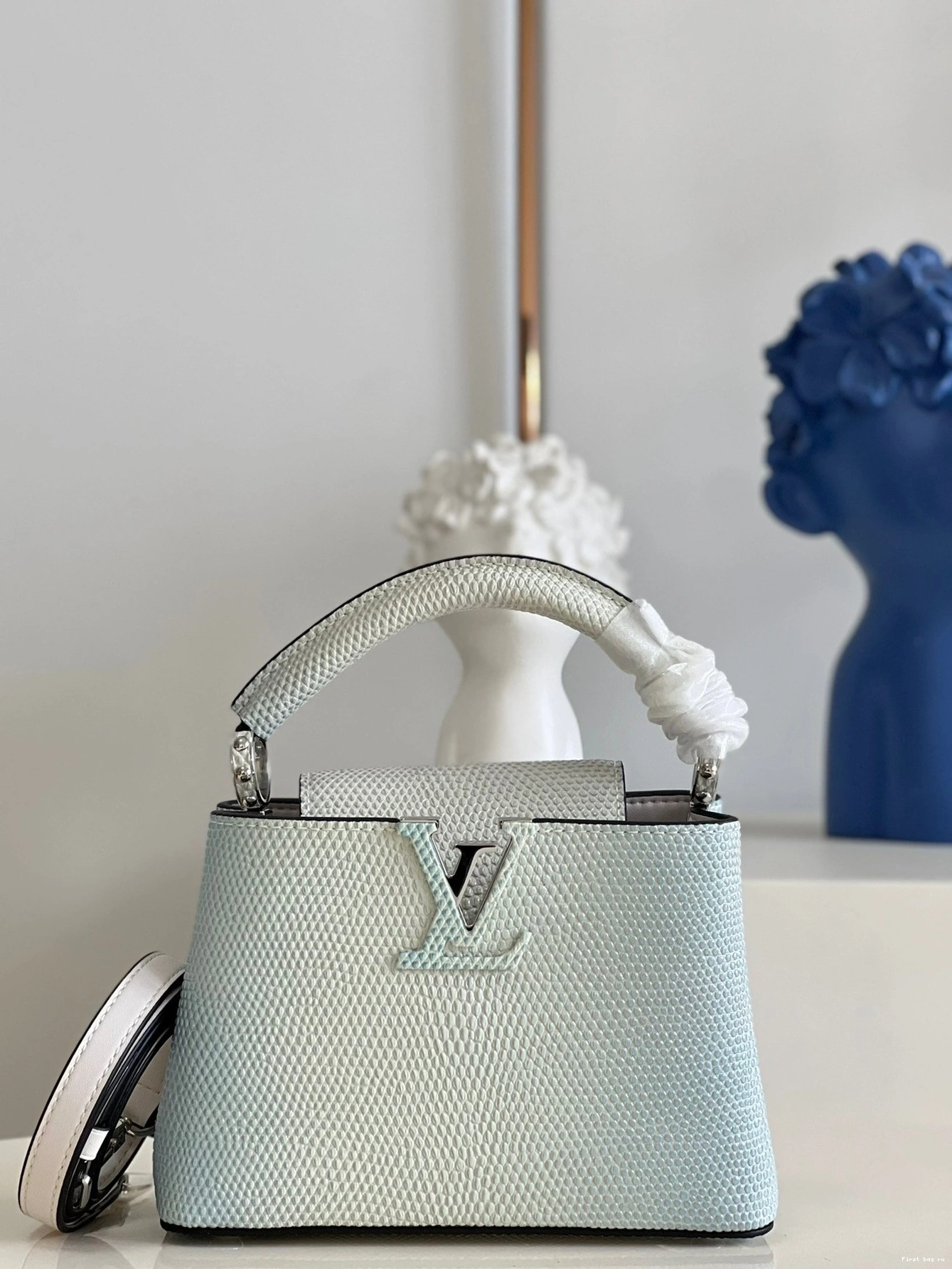 Frstbag ru MINI CAPUCINES VUITTON LOUIS 0707